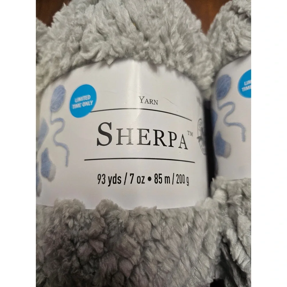 4 Skeins Loops & Threads Sherpa Yarn Light Grey Super Bulky 6‎ Polyester 372yd